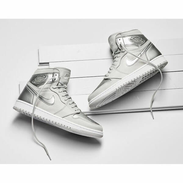 ナイキ エアージョーダン スニーカー コピー  Air Jordan 1 Retro Hi Silver 25th Anniversary 2010    201017a05