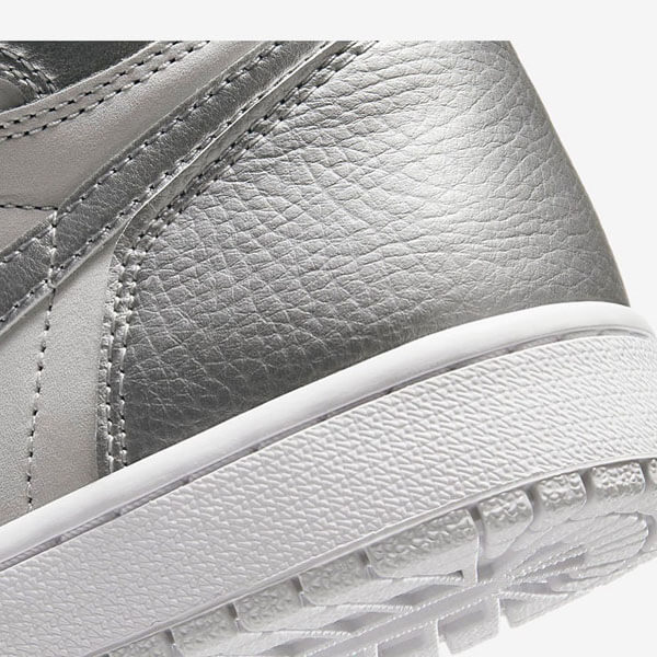 ナイキ エアージョーダン スニーカー コピー  Air Jordan 1 Retro Hi Silver 25th Anniversary 2010    201017a05