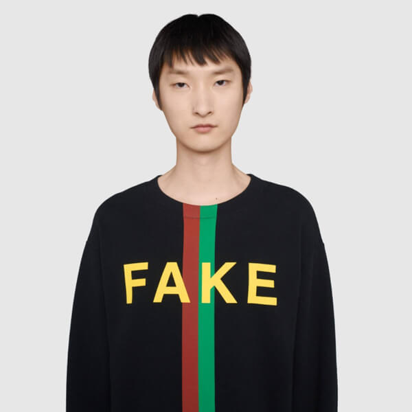 グッチ スウェットシャツ コピー 21AW◇グッチ "FAKE/NOT" プリント 635847 XJCXY 1082