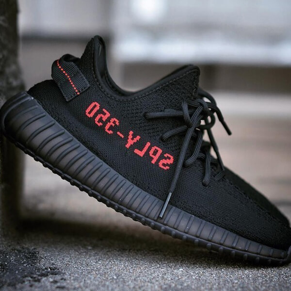 【アディダス】偽物 激レア Kanye West コラボ Yeezy Boost 350 V2 Bred 21033104