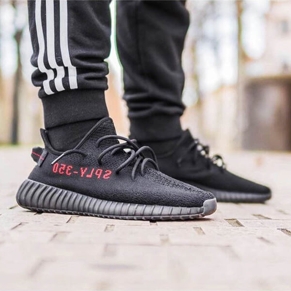 【アディダス】偽物 激レア Kanye West コラボ Yeezy Boost 350 V2 Bred 21033104