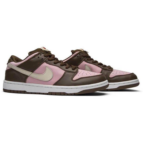 入手困難レアコラボダンク！ナイキ SB x Stussy 偽物 Dunk Low Cherry 304292-671