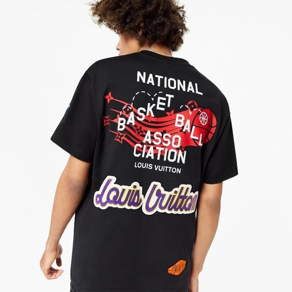 21AW ルイヴィトン NBAコラボ Tシャツ コピー◆遊び心満載 マルチロゴ Tシャツ 1A8XEB