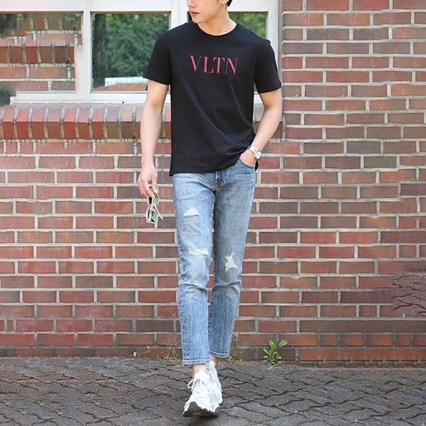 ヴァレンティノ ロゴ Tシャツ 偽物★VLTN ロゴ Tシャツ★クルーネックカットソー TV3MG10V3LE 2色