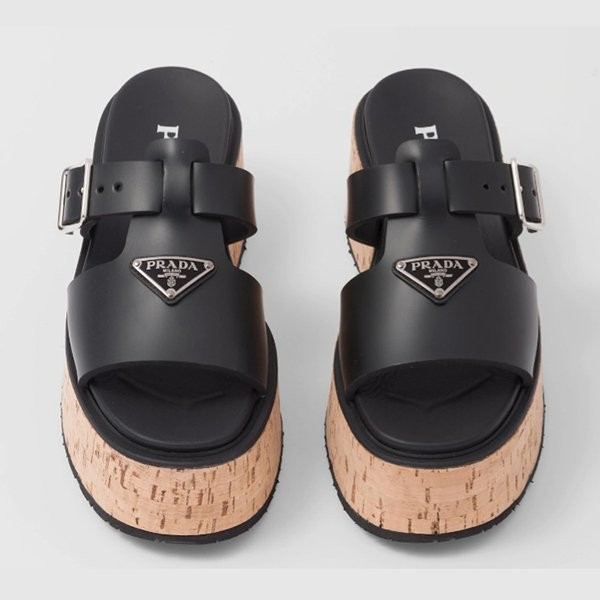 大人気！プラダ 偽物 Rubber wedge platform sandals ウェッジサンダル