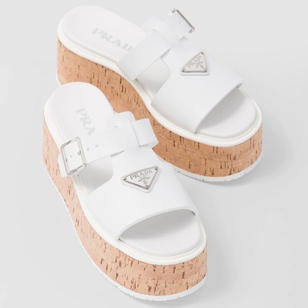 大人気！プラダ 偽物 Rubber wedge platform sandals ウェッジサンダル