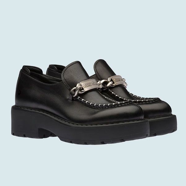 【やっぱり人気！】ミュウミュウ LEATHER LOAFERS☆ロゴ付レザーローファー 偽物 5D648D