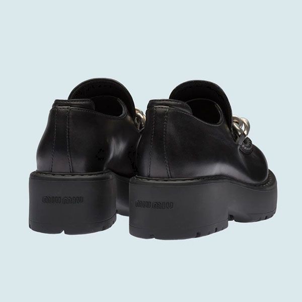 【やっぱり人気！】ミュウミュウ LEATHER LOAFERS☆ロゴ付レザーローファー 偽物 5D648D