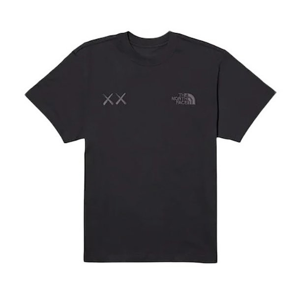 話題国内完売【コラボ】KAWS×ザ・ノースフェイス 偽物 Tシャツ