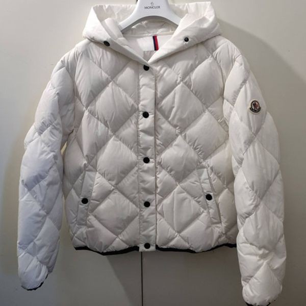 すぐ届【モンクレール】Arvouin ショートダウンジャケット 偽物