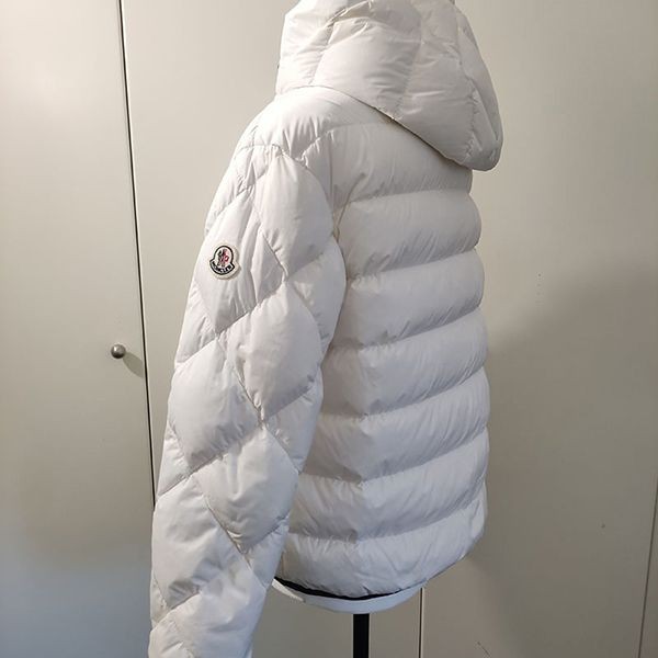 すぐ届【モンクレール】Arvouin ショートダウンジャケット 偽物