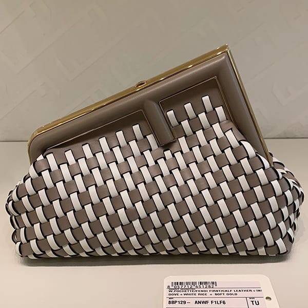 フェンディ ファースト クラッチバッグ 偽物 ショルダー スモール 鞄 8BP129ANWFF1LF6