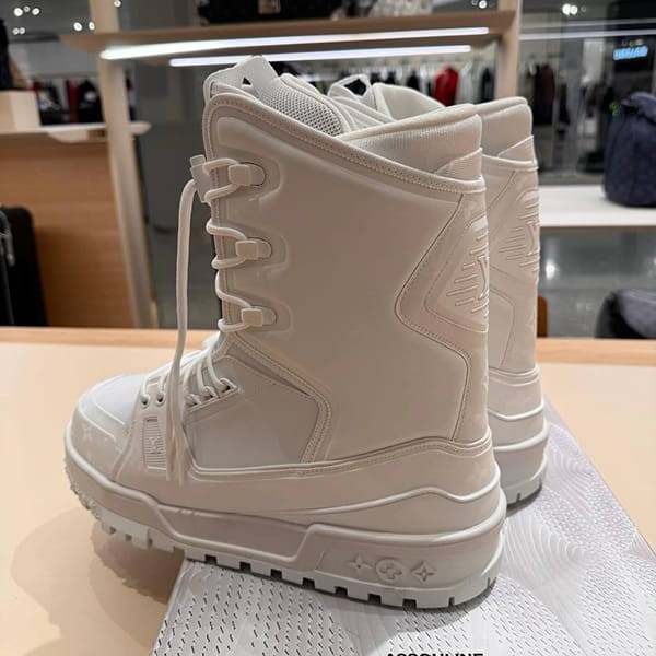 完売色あり！ルイヴィトン トレーナー スノー ライン ブーツ 偽物 2色 1ACFO8