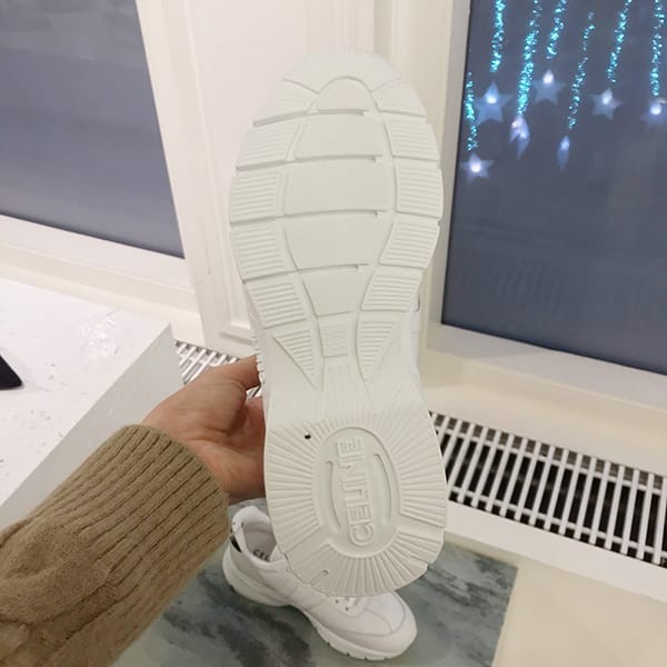 待望の再入荷セリーヌ 偽物 ランナー CR-02 ロースニーカー 359293338C.01OK