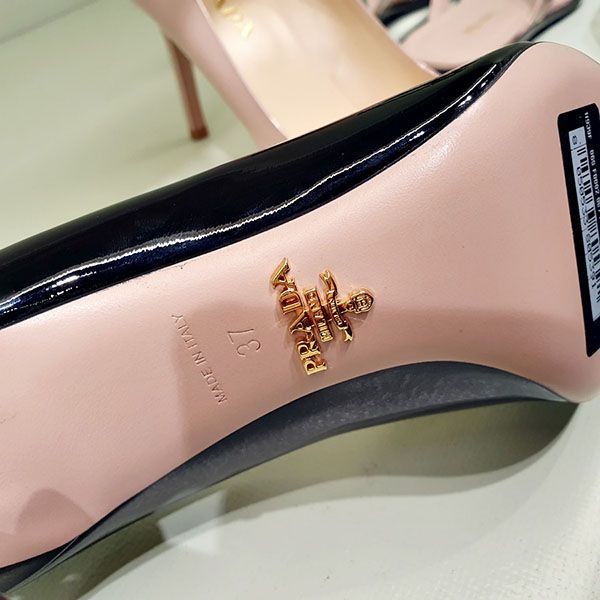 即納でお届けプラダ パテントレザー パンプス 偽物 1I939F 069