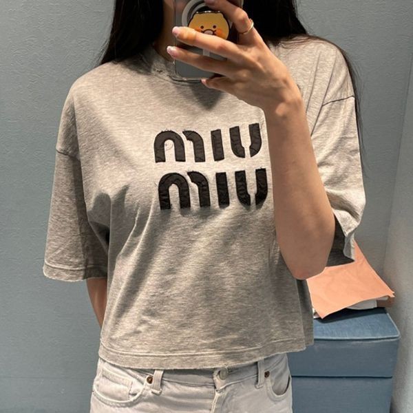 ★ミュウミュウ 偽物★ロゴ刺繍入り コットン 半袖Tシャツ03061