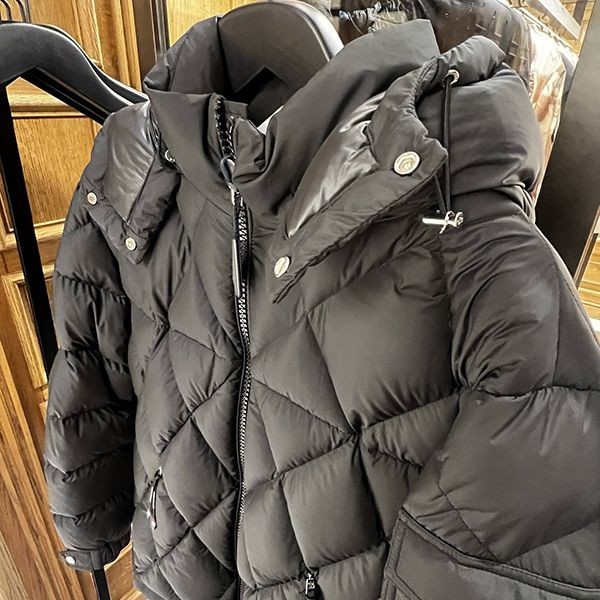 入手困難モンクレール averole ショートダウンジャケット コピー mc08154