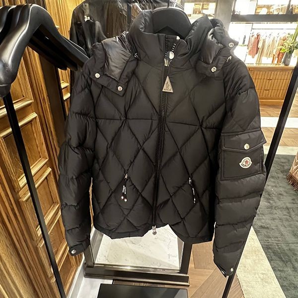 入手困難モンクレール averole ショートダウンジャケット コピー mc08154