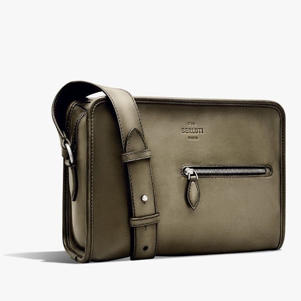 大人お洒落ベルルッティ 偽物 シンプル☆journalier レザー メッセンジャーバッグ journalier-v3