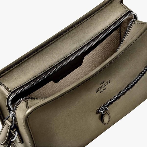 大人お洒落ベルルッティ 偽物 シンプル☆journalier レザー メッセンジャーバッグ journalier-v3
