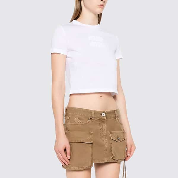 [優良店]ミュウミュウ エンボスロゴ入りホワイトコットンtシャツ mjn483