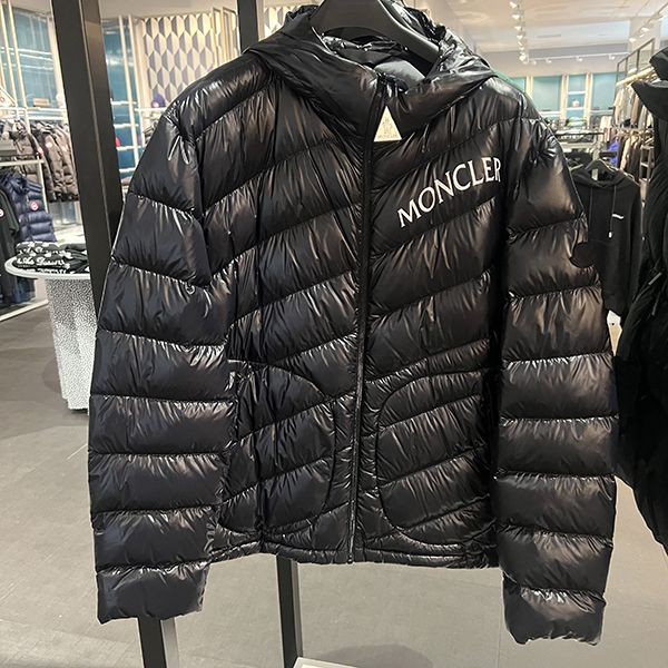【セールで奇跡の入荷！】【モンクレール 偽物】最終セール！shama フード付き ダウン ブラック