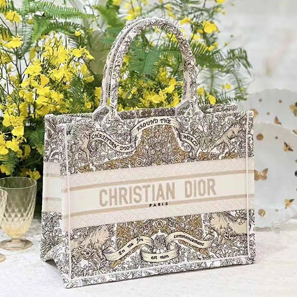 ディオール ホリデー2024 Book Tote バッグ ミディアム M1296ZEDP