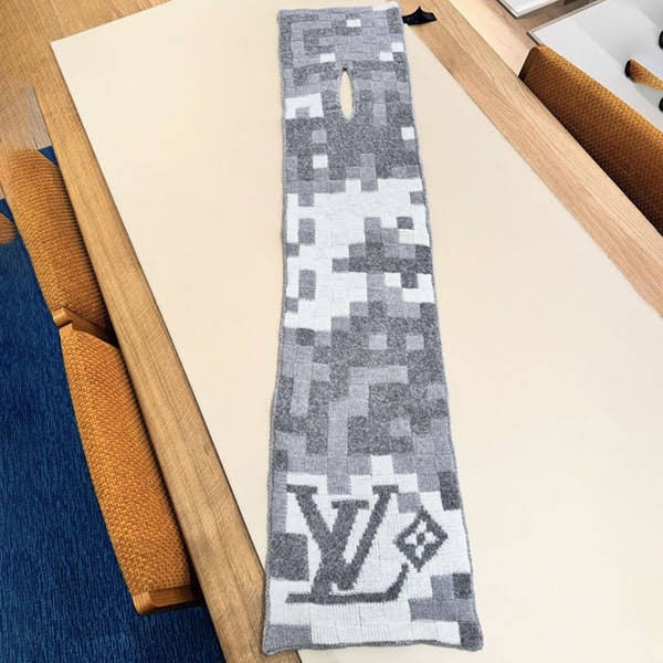 プレゼントに最適ルイヴィトン 暖かいもこもこ マフラー コピー ダモフラージュ m93391