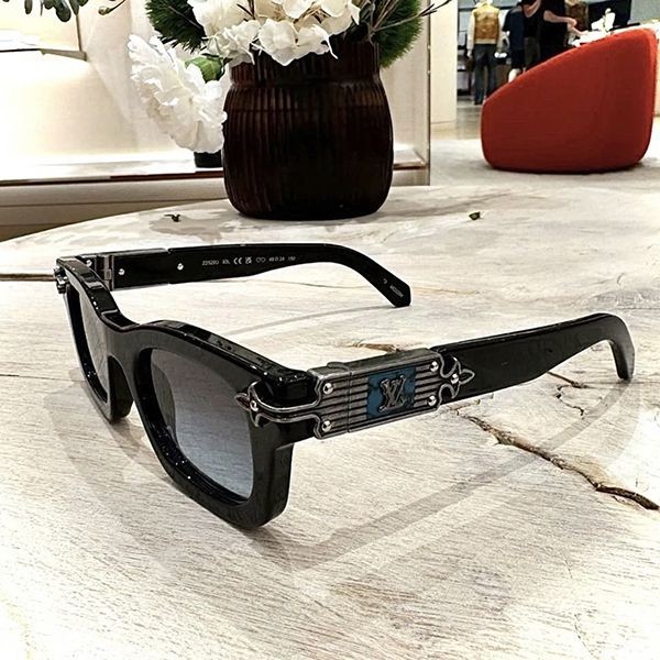 【最終セール価格！】ルイヴィトン サングラス N級 Z2529U Z2556U【サイドのLVロゴがカッコいい♪】