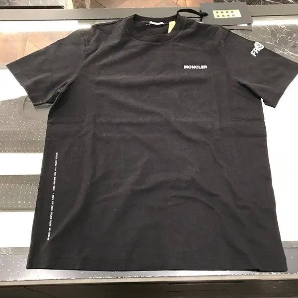 【最終セール価格！】限定コラボ【モンクレール x FRGMT 偽物】バックロゴTシャツ☆2色 K109U8C00002M3265999