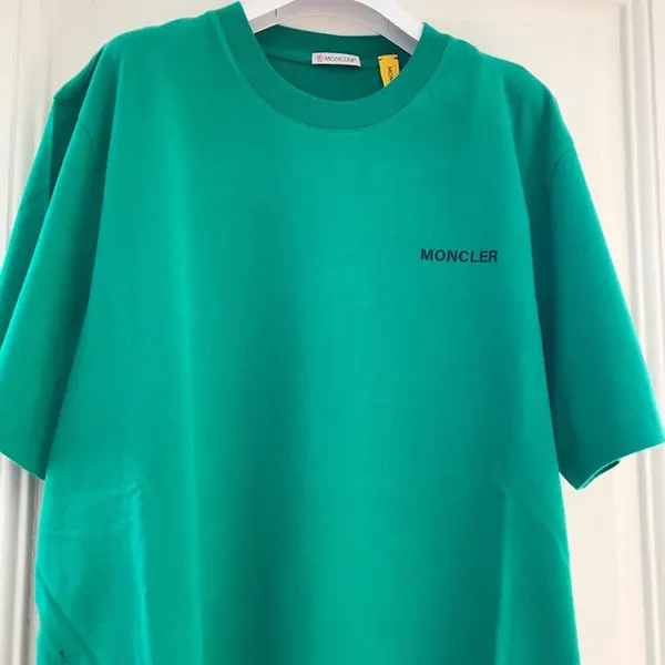 【最終セール価格！】限定コラボ【モンクレール x FRGMT 偽物】バックロゴTシャツ☆2色 K109U8C00002M3265999