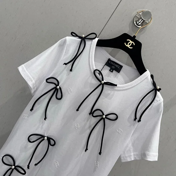 《リボンがかわいい♪》シャネル Tシャツ コピー パール CCロゴ ホワイト