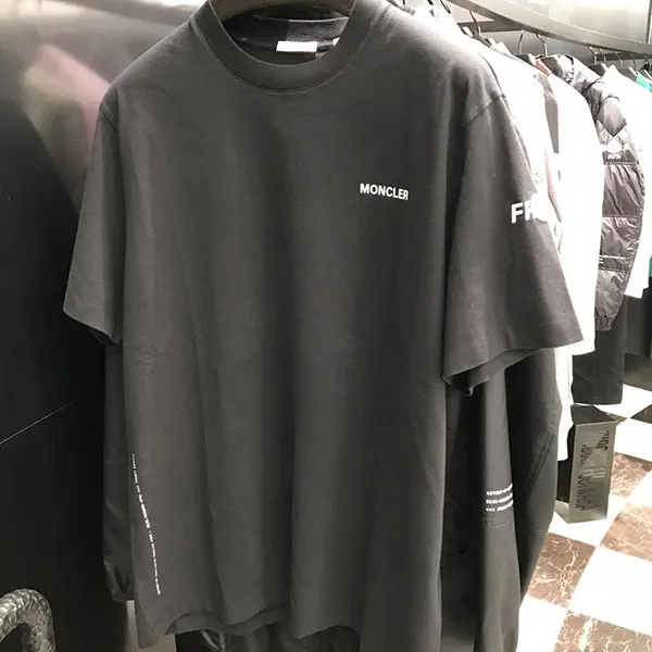 【最終セール価格！】限定コラボ【モンクレール x FRGMT 偽物】バックロゴTシャツ☆2色 K109U8C00002M3265999