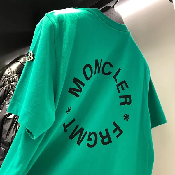 【最終セール価格！】限定コラボ【モンクレール x FRGMT 偽物】バックロゴTシャツ☆2色 K109U8C00002M3265999