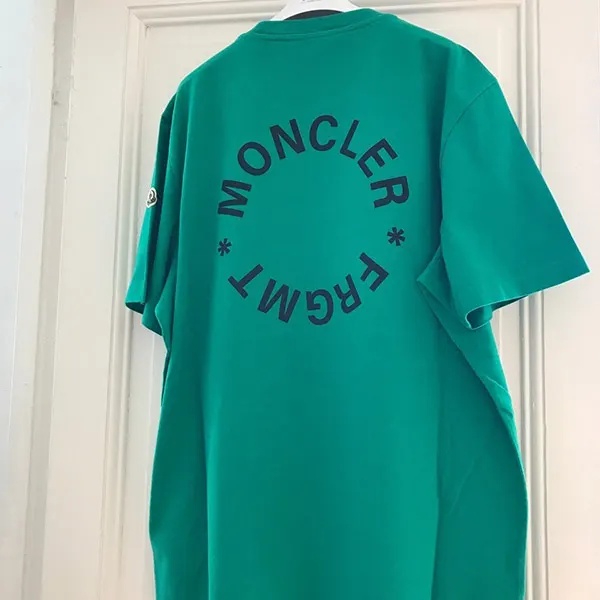 【最終セール価格！】限定コラボ【モンクレール x FRGMT 偽物】バックロゴTシャツ☆2色 K109U8C00002M3265999