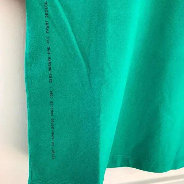【最終セール価格！】限定コラボ【モンクレール x FRGMT 偽物】バックロゴTシャツ☆2色 K109U8C00002M3265999
