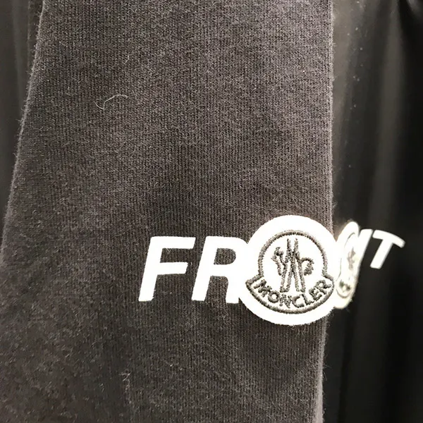 【最終セール価格！】限定コラボ【モンクレール x FRGMT 偽物】バックロゴTシャツ☆2色 K109U8C00002M3265999