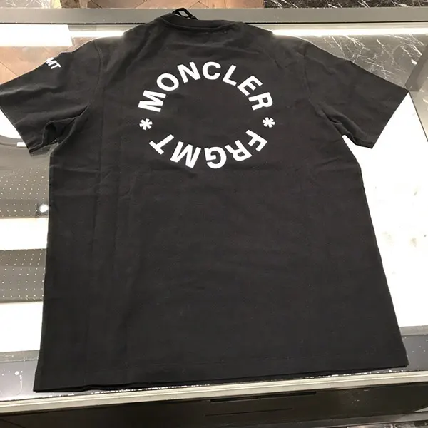 【最終セール価格！】限定コラボ【モンクレール x FRGMT 偽物】バックロゴTシャツ☆2色 K109U8C00002M3265999