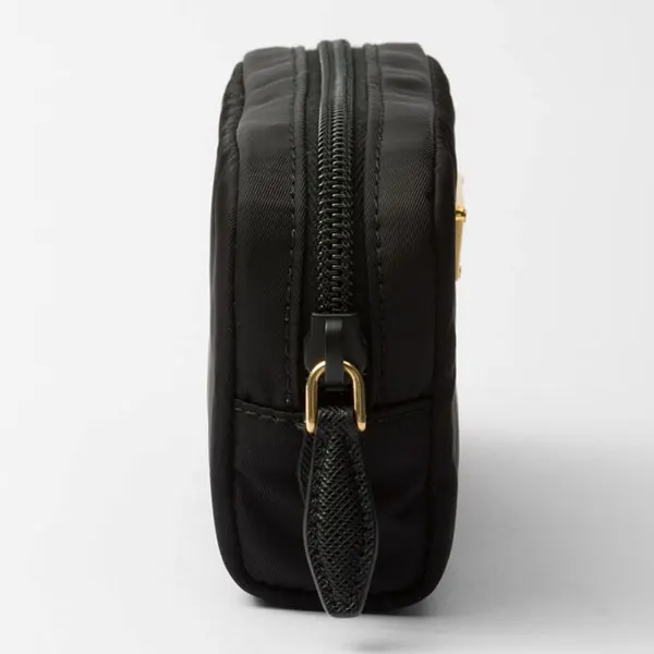 素敵な【大人気】プラダ コピー◆Re-Nylon コスメポーチ ミニポーチ メタルロゴ 25060502