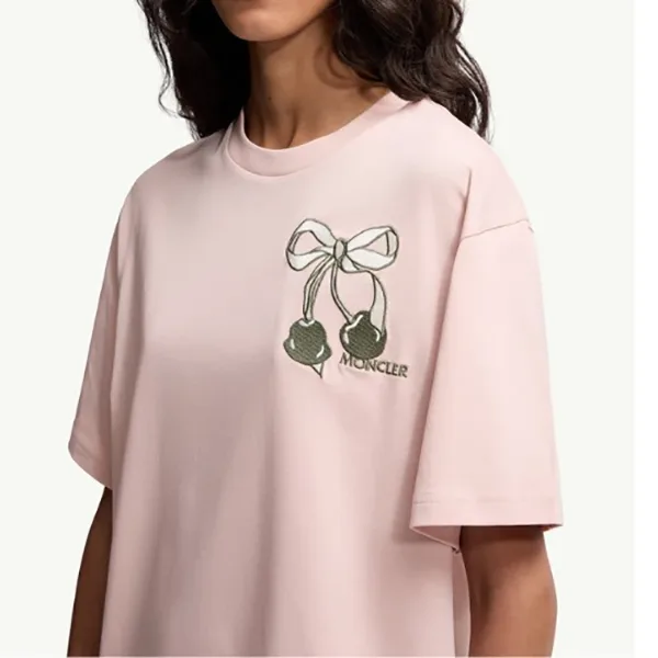 トレンド感たっぷりモンクレール ビーズロゴ コットン Ｔシャツ パチモン K20938C000