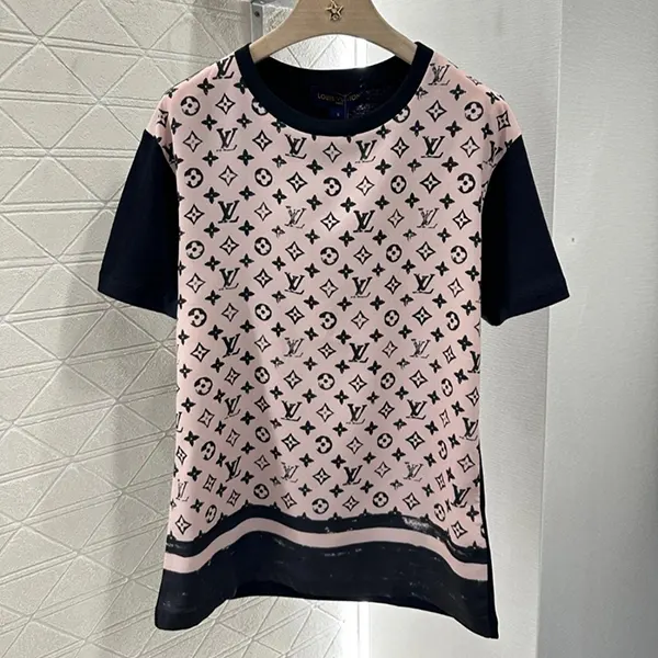 《大人気》ルイヴィトン モノグラム フロントTシャツ 偽物 1AIAZY