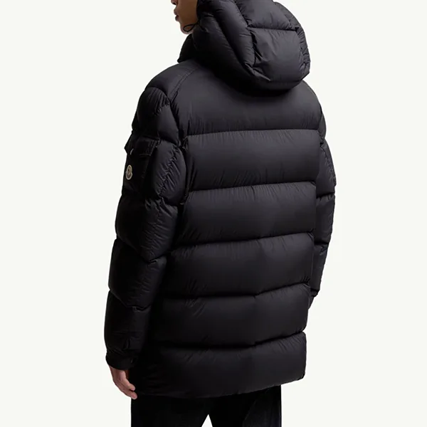 【モンクレール】BRETAGNE ショートダウン 偽物 K20911C00014597YD