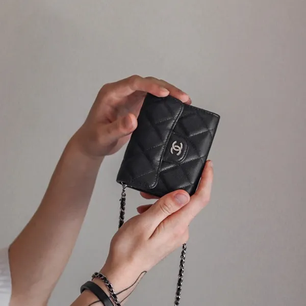 【超大人気な名品】シャネル チェーンクラッチ 偽物 ミニ財布 AP0238-B10583-C3906