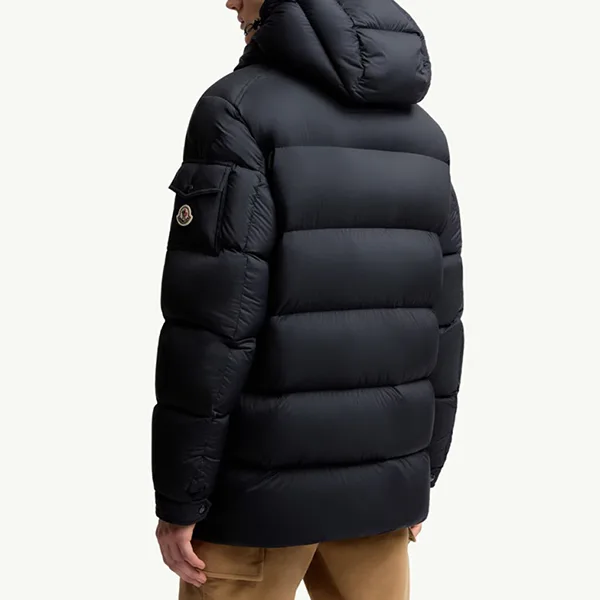 【モンクレール】BRETAGNE ショートダウン 偽物 K20911C00014597YD