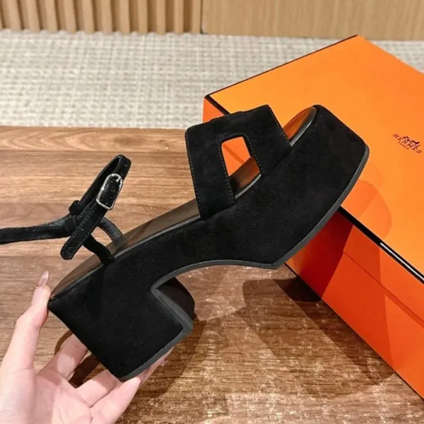 最新でオシャレ【魅せる脚長効果】エルメス ジャム 7.5cm 厚底サンダル コピー H242124Z 02370