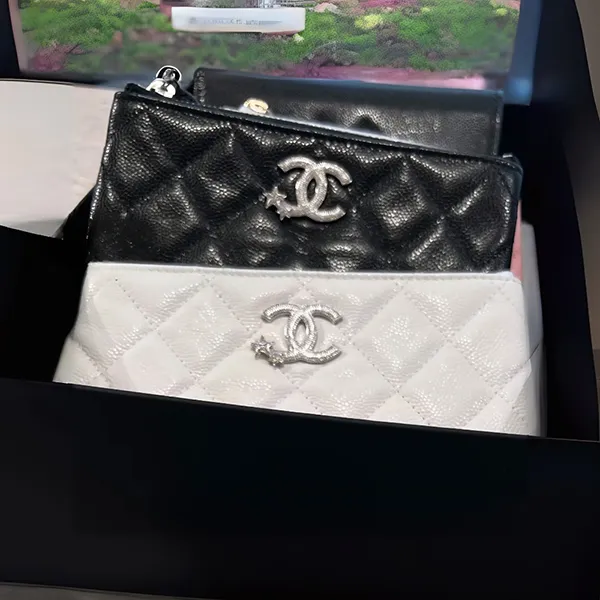この上なく上品☆毎日使える シャネル コピー ミニポーチ シルバー金具 ロゴ キャビア ロゴ AP4811 B21489 94305