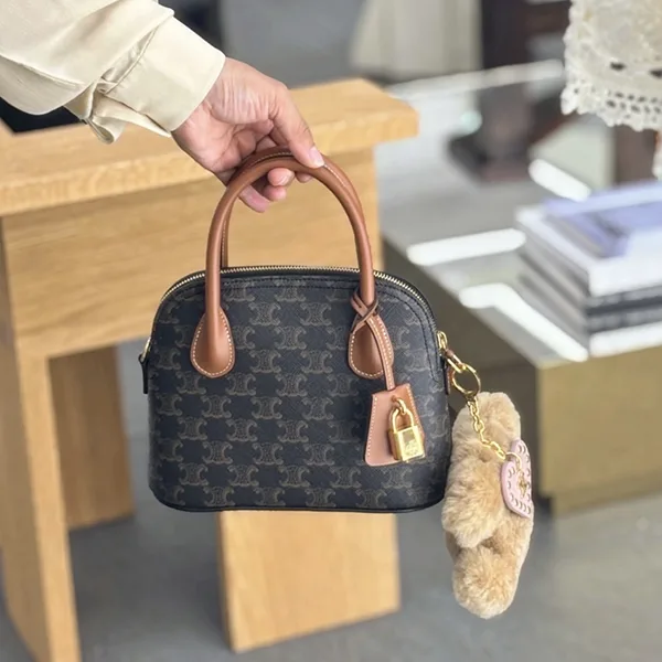 激安価格！セリーヌ ティーン オノリン 偽物 ショルダーバッグ 120682DNK.04LU