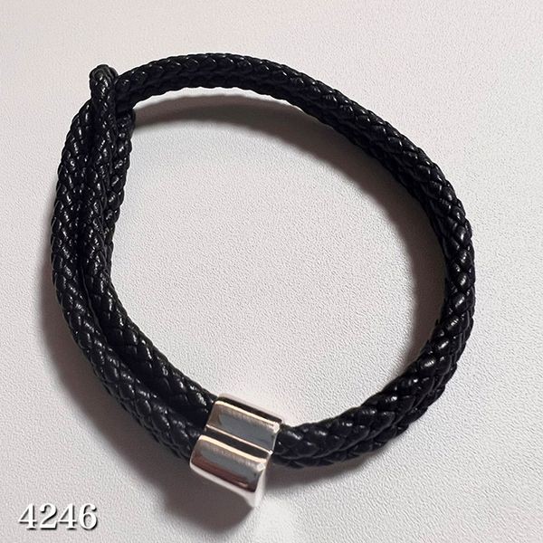 激安価格！ボッテガヴェネタ シルバー×レザー ブレスレット コピー