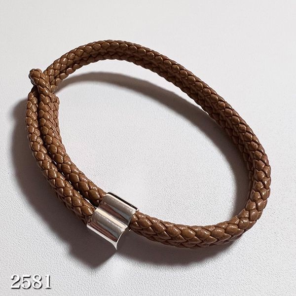 激安価格！ボッテガヴェネタ シルバー×レザー ブレスレット コピー