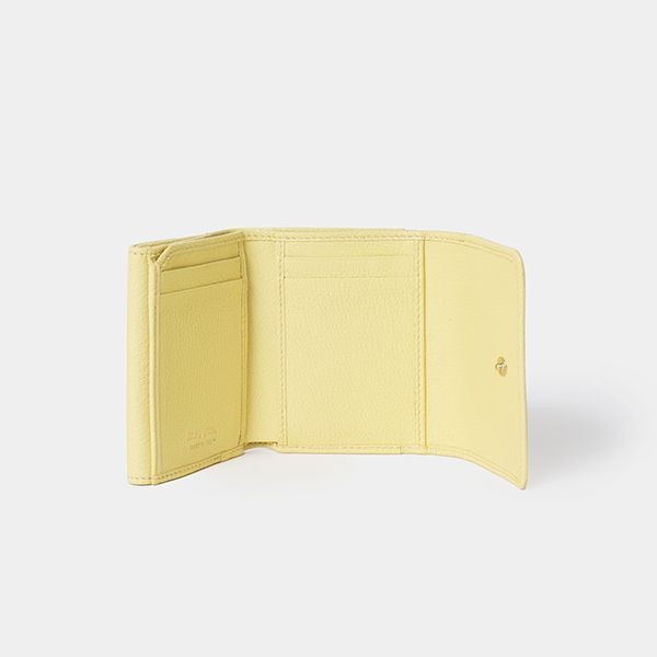 お洒落で可愛いミュウミュウ◆マドラス 偽物 レザー フラップ付折り財布5MH043 2AJB